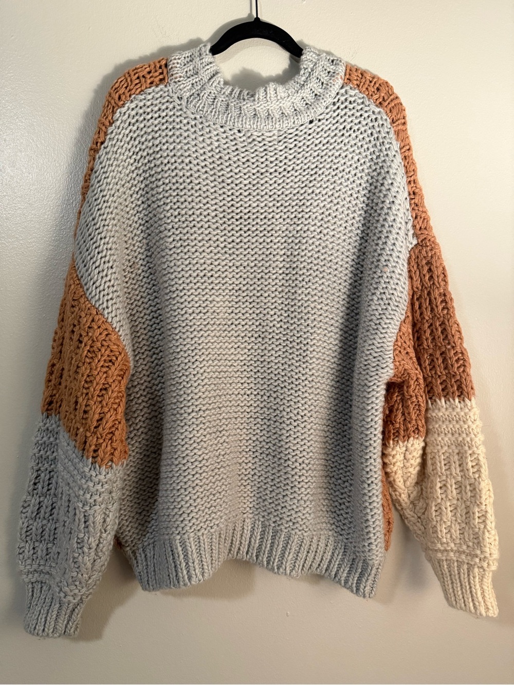 Color-block Knit Sweater - Picture 2 of 3